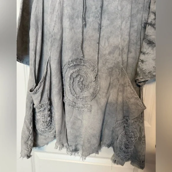 Oh My Gauze! Charcoal Tunic with Pockets - Picture 3 of 6
